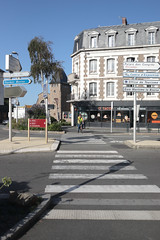 Crossing  - one of many - Boulevard de la République,  St Malo - Photo of Châteauneuf-d'Ille-et-Vilaine