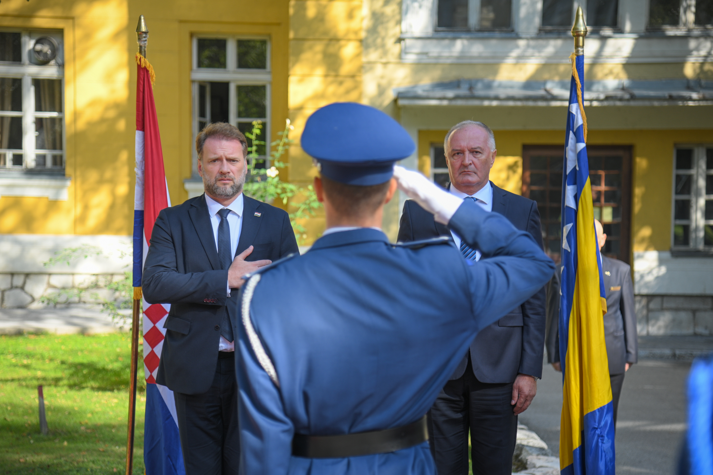 Ministar Banožić s kolegom Helezom u Sarajevu: RH snažno podupire cjelovitost Bosne i Hercegovine