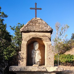 croix de chemin avec Saint Vincent (Châteauneuf-du-Pape,FR84) - Photo of Saint-Geniès-de-Comolas