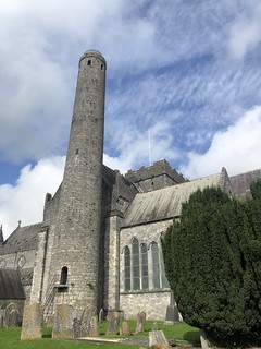 Kilkenny: St. Canice's Cathedral and Round Tower