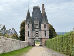 Gatehouse from outside - Photo of La Lande-de-Goult