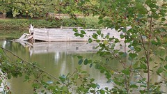 Le Fouchy, zinkend schip in park Pere Pitois - Photo of Villacerf