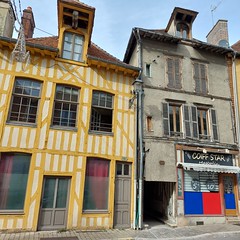 Straatbeeld vakwerkhuizen Troyes