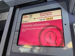 TGV Information screen showing a delay - Photo of Codognan
