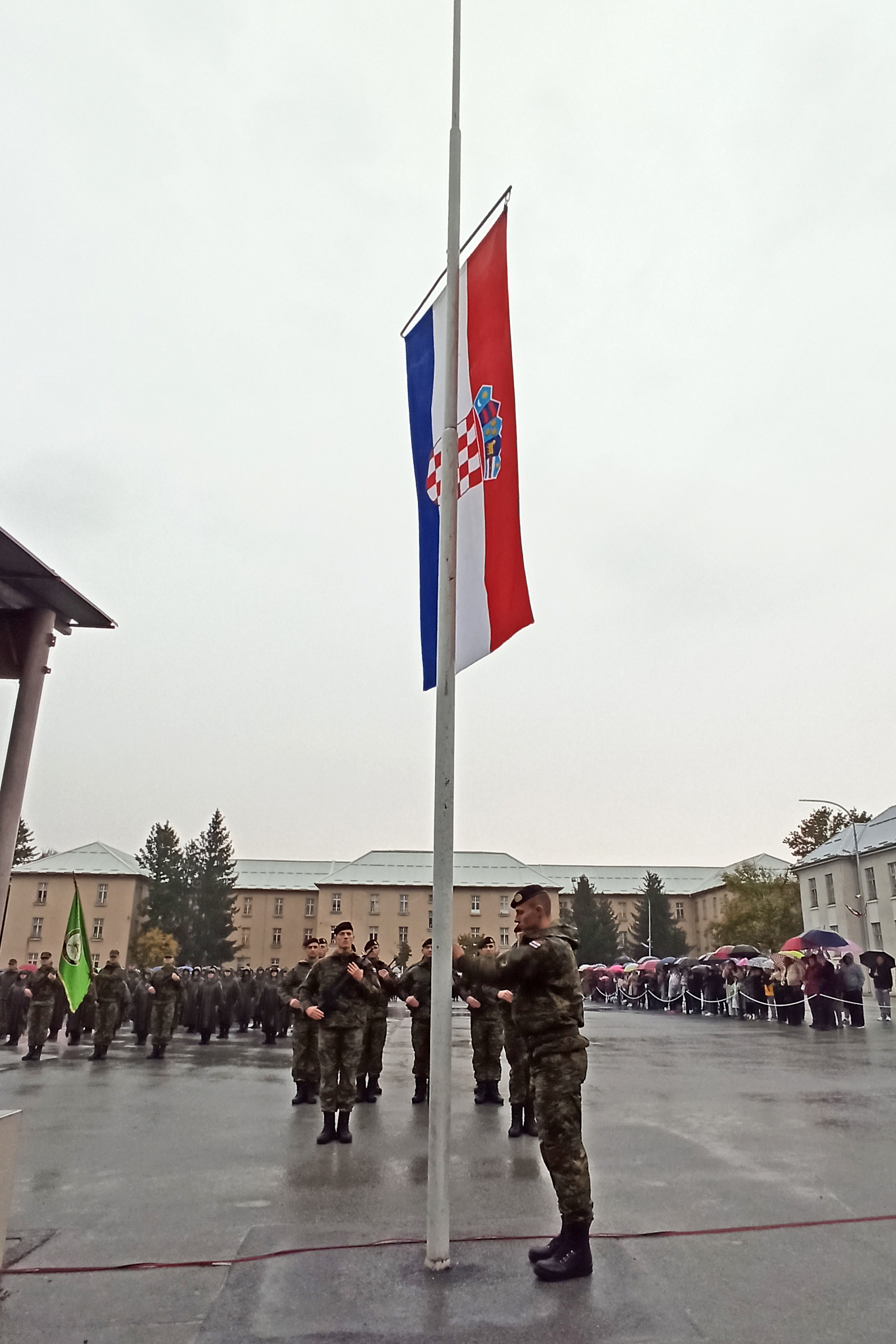 Ministar Banožić poručio ročnicima: Samo hrabri i odlučni prepoznaju veličinu i snagu Hrvatske vojske