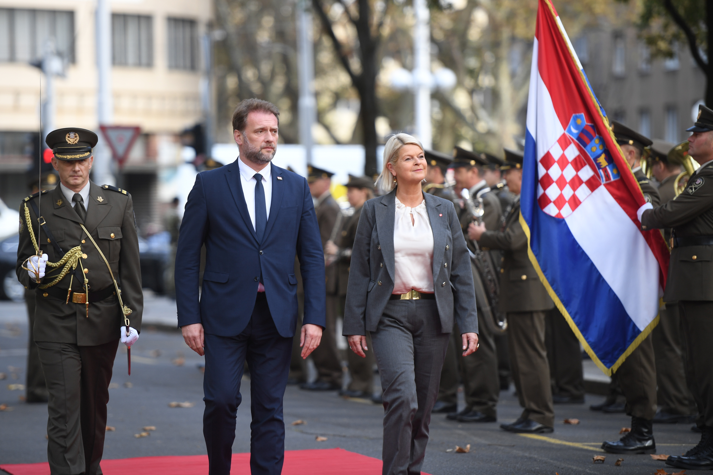 Ministar Banožić s austrijskom ministricom obrane Klaudiom Tanner