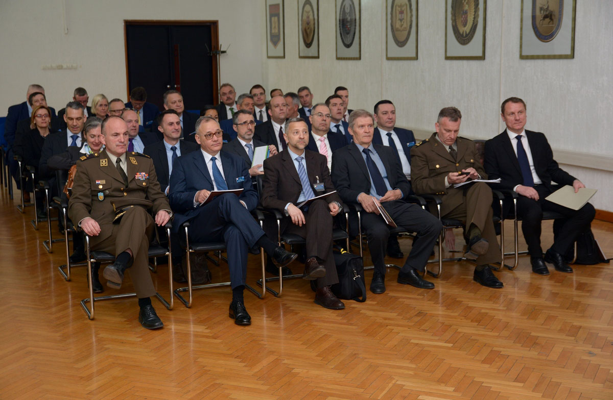 Polaznici NATO Defence College iz Rima posjetili HVU