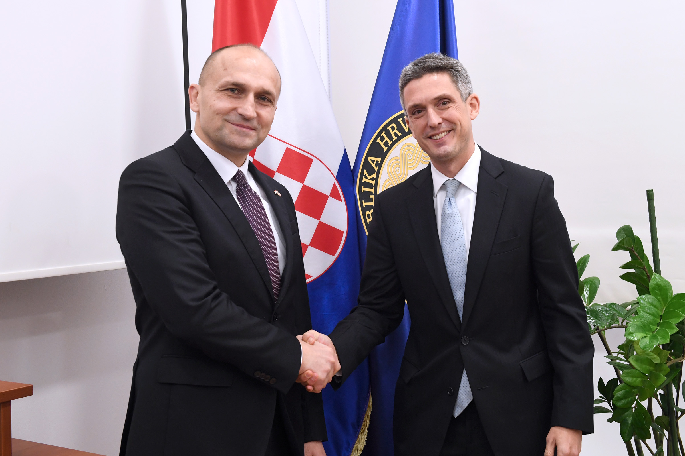 Potpredsjednik Vlade i ministar obrane Ivan Anušić s otpravnikom poslova Veleposlanstva SAD-a u RH Markom Flemingom