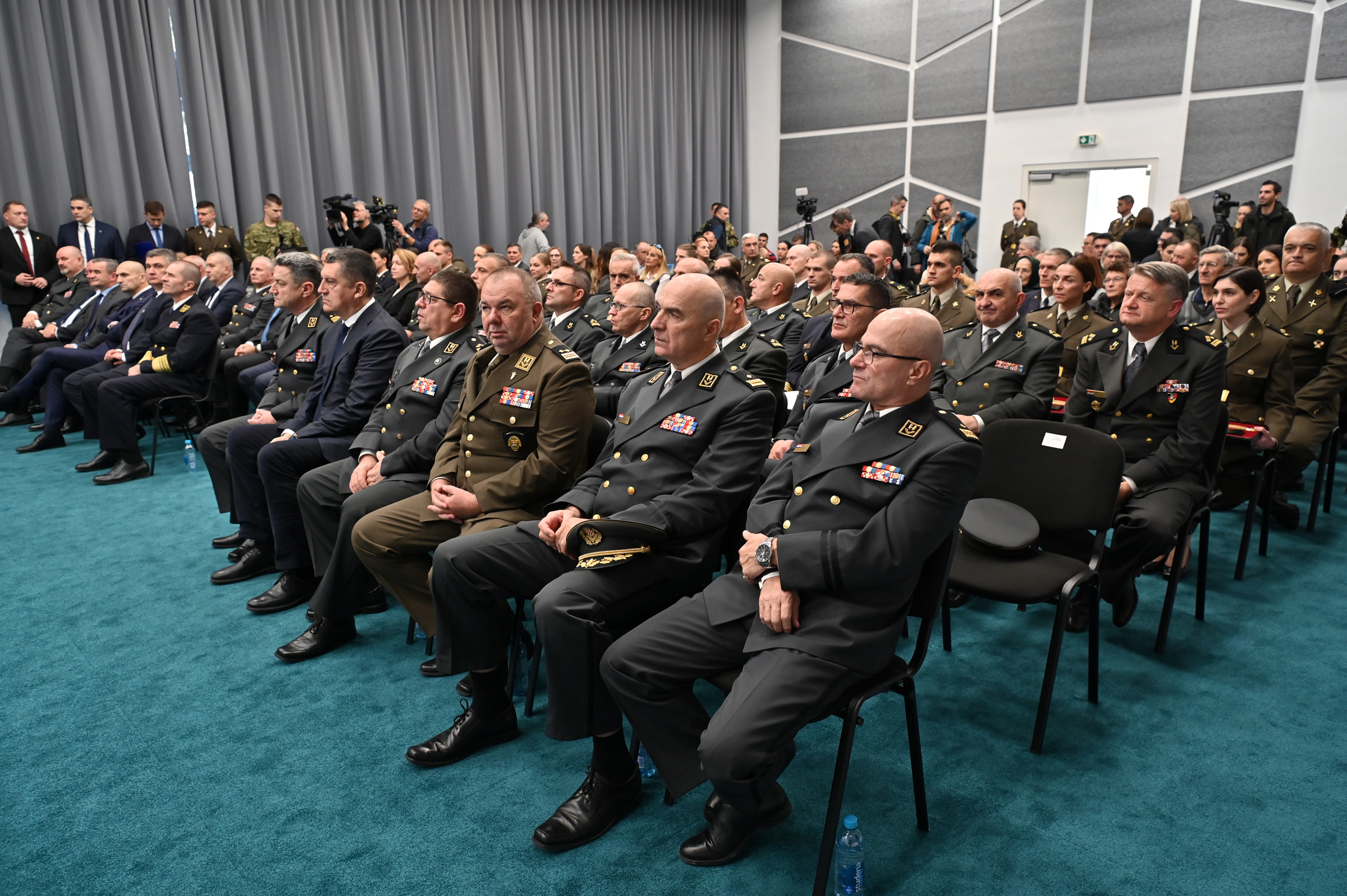 Potpredsjednik Vlade i ministar obrane Anušić na dodjeli prvog časničkog čina budućim časnicima zdravstvene službe