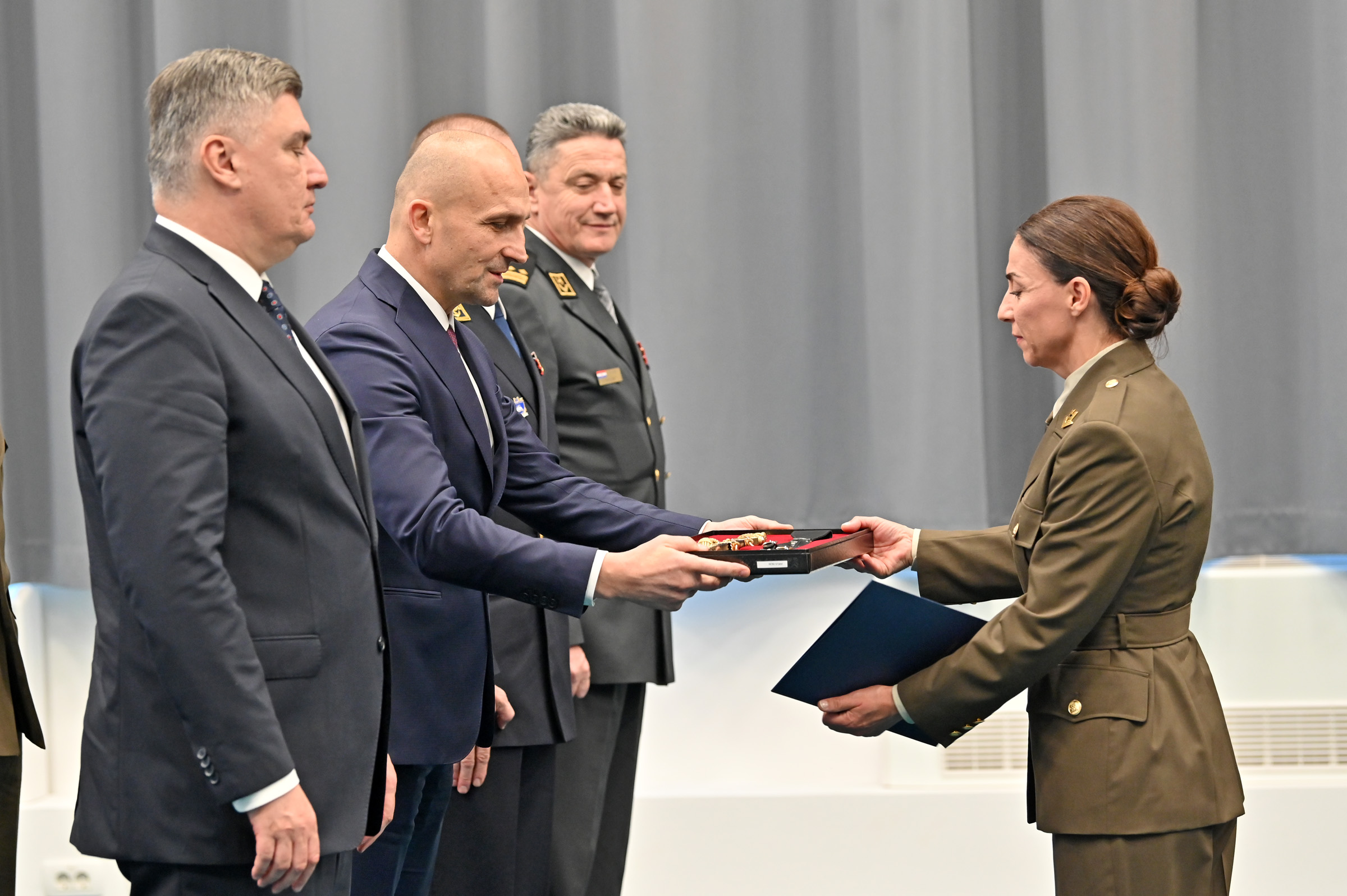 Potpredsjednik Vlade i ministar obrane Anušić na dodjeli prvog časničkog čina budućim časnicima zdravstvene službe