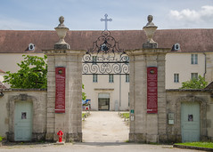 Entrée de l-ancienne abbaye devenue Musée - Photo of Larrey