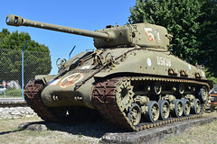 M4A1(76)W HVSS Sherman ‘51’ “USKUB” at Musée des Blindés, Saumur, France - Photo of Neuillé