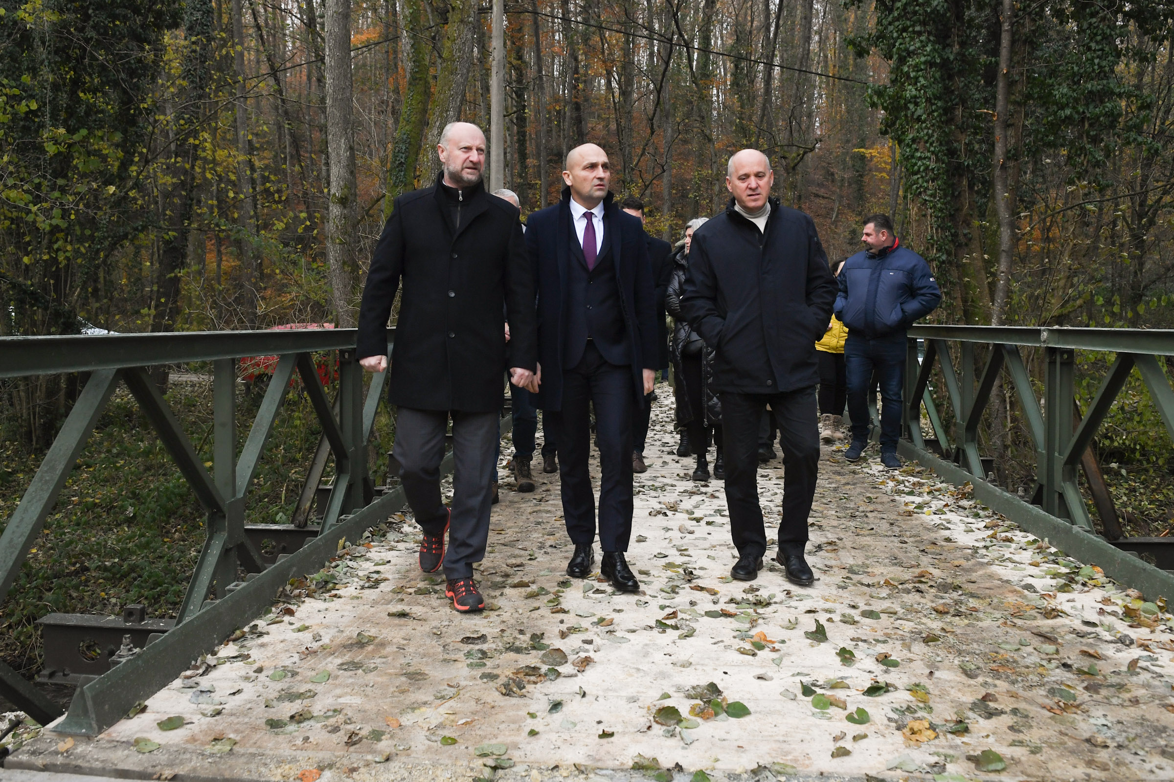 Ministri Anušić i Bačić obišli gradilišta nakon potresa u Donjoj Stubici te novoizgrađeni most 'Bailey'