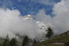 UJA DI CIAMARELLA o CIAMARELLA. E' la vetta più alta delle Valli di Lanzo, purtroppo le nubi che salgono dal Pian della Mussa offuscano gran parte della bella montagna. Val d'Ala, Valli di Lanzo, Piemonte, ITALIA. EXPLORE 04-12-2023.