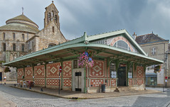 Halles - Photo of Locunolé