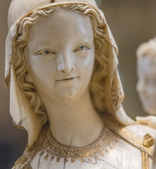 Virgin and Child (ivory, c. 1260), provenance: Sainte-Chapelle of Paris (now in the Louvre Museum/ Paris).