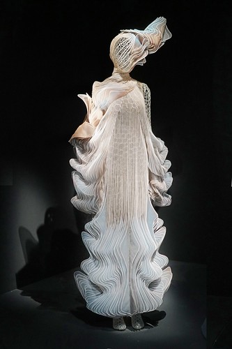 "Iris van Herpen" au Musée des arts décoratifs (Paris)