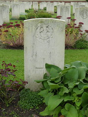 Ieper: Ridge Wood Military Cemetery (West-Vlaanderen)