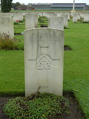 Ieper: Ridge Wood Military Cemetery (West-Vlaanderen)