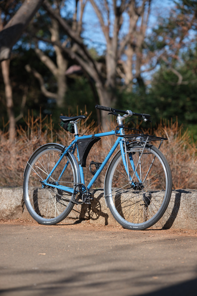 Issue's *Black Mountain Cycles* monstercross / BUILT BY BLUE LUG 