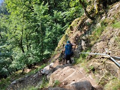 Abstieg vom Felsen-Durchstich des Sentier des Roches - Photo of Soultzbach-les-Bains