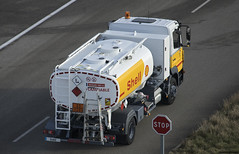 Camion Shell [Mercedes ?] de piste de l'aéroport de Strasbourg-Entzheim