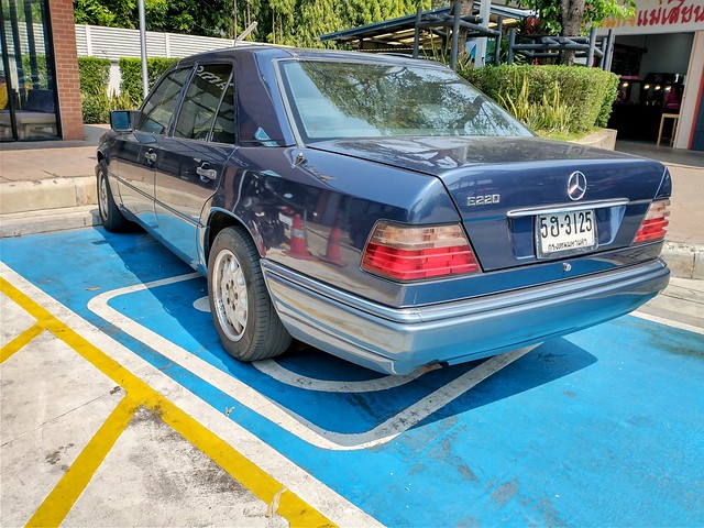 Mercedes-Benz E220 - 1994-1996 model