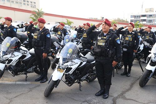 Presidenta Dina Boluarte participa en la ceremonia de entrega de 268 vehículos policiales que serán usados en la lucha contra la criminalidad y reforzarán la seguridad ciudadana.