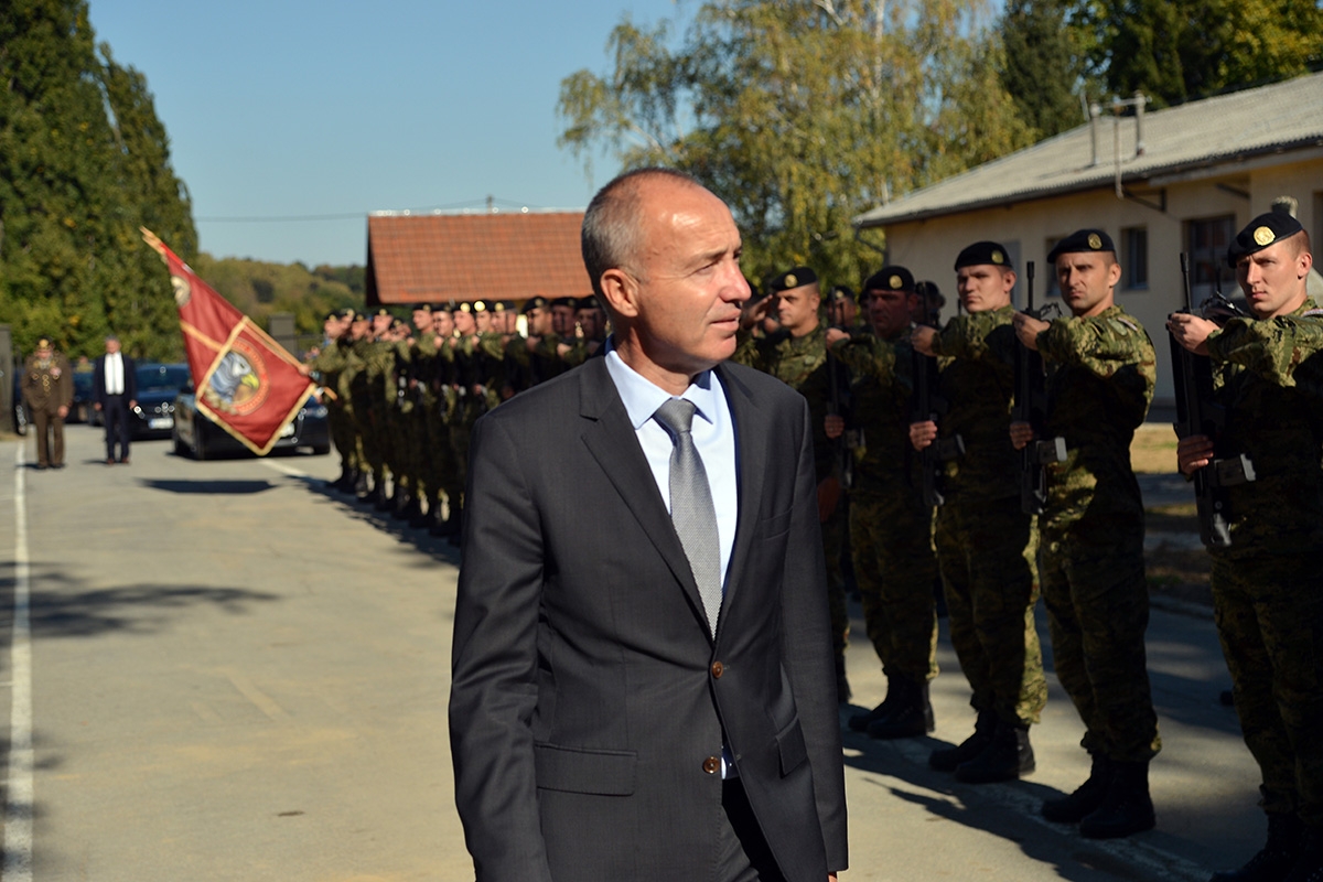Ministar Krstičević u obilasku vojarne u Našicama