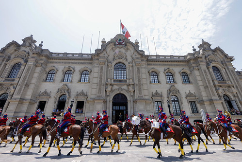 Tradicional cambio de guardia en Palacio de Gobierno.