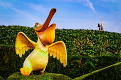 Disneyland Park - Fantasyland - Alice-s Curious Labyrinth (Pelican) - Photo of Claye-Souilly