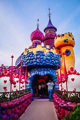 Disneyland Park - Fantasyland - Alice's Curious Labyrinth (The Queen's Castle)