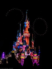 Disneyland Park - Fantasyland - Sleeping Beauty Castle - Magical Show (Illuminations, Video mapping, Drone light choreography and Fireworks) - Photo of Noisiel