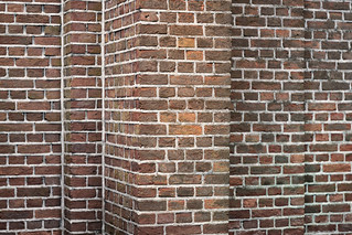 Brick wall dynamics
