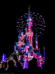 Disneyland Park - Fantasyland - Sleeping Beauty Castle - Magical Show (Illuminations, Video mapping, Drone light choreography and Fireworks) - Photo of Noisiel