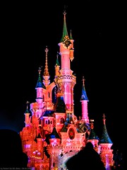 Disneyland Park - Fantasyland - Sleeping Beauty Castle - Magical Show (Illuminations, Video mapping, Drone light choreography and Fireworks) - Photo of Saint-Thibault-des-Vignes