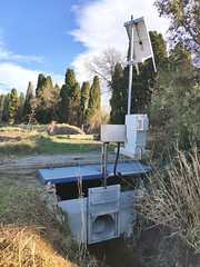 Automated gate for small farm canals, Crau region, south of France - Photo of Mouriès