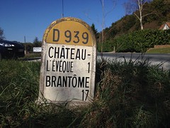 Borne km. - Photo of La Chapelle-Gonaguet