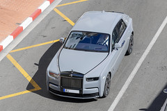 Rolls-Royce Phantom VIII Series II - Photo of Drap