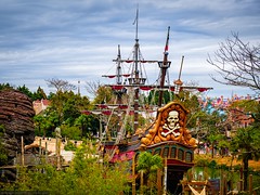 Disneyland Park - Adventureland - Pirates of the Caribbean Galleon - Photo of Pontcarré