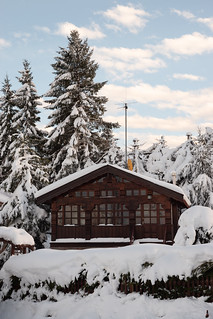 Alpine cabin in the mountain pass of San Isidro