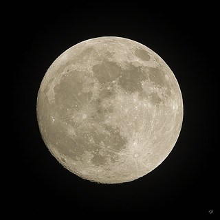 Mond, Moon 98,9%