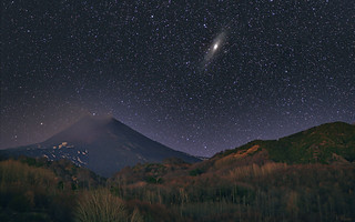 The Galaxy over the volcano