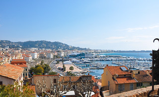 Fair Center and marina from Cannes Castle. / Cannes Kalesinden, fuar alanı ve yat limanı..