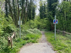 Cycle path ends about 1km from the border