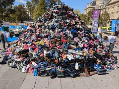 PYRAMIDE CÔTÉ MÉTRO