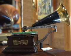 Disc graphophone, type AJ, 1902. American in Musée de la Ferme des Orgues (Steenwerck)