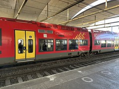 Train Express régional en gare de Nîmes